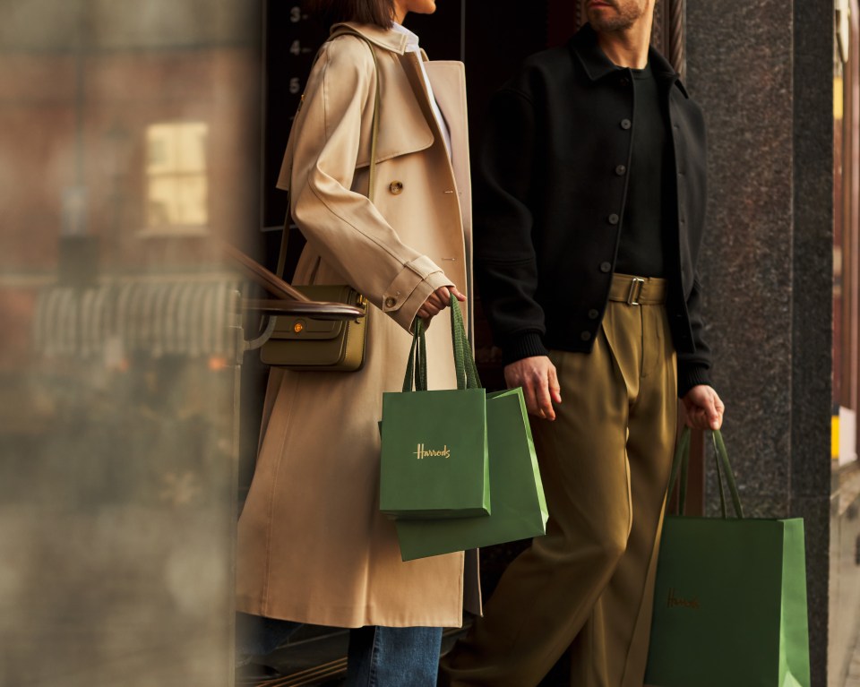Modern shoppers browsing aisles at HRDS store, highlighting contemporary retail trends and consumer behavior in autumn 2023.