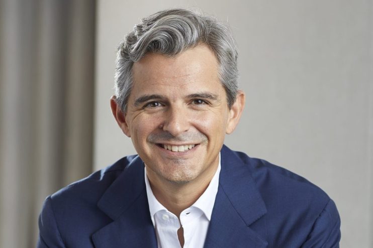 Filippo Goris 2021 headshot showcasing a professional and approachable demeanor for his biography on a news/business website