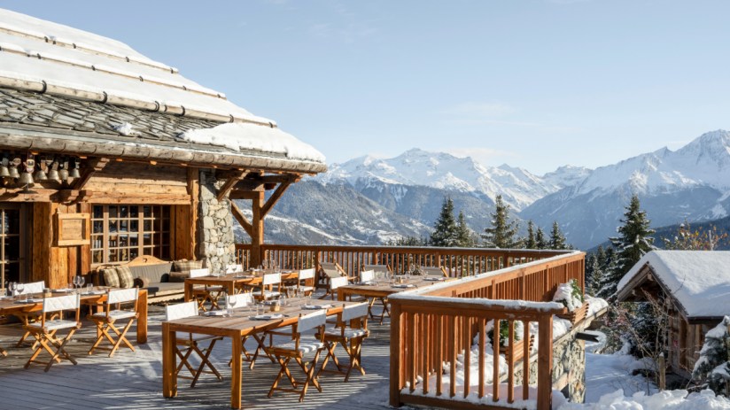 Terrace of Restaurant La Table du Refuge de la Traye showcasing outdoor dining area, credit Vincent Leroux