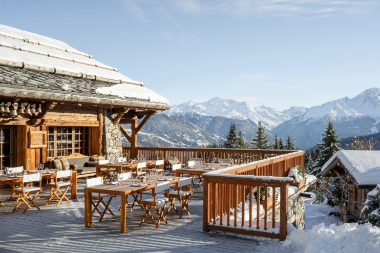 Terrace of Restaurant La Table du Refuge de la Traye showcasing outdoor dining area, credit Vincent Leroux