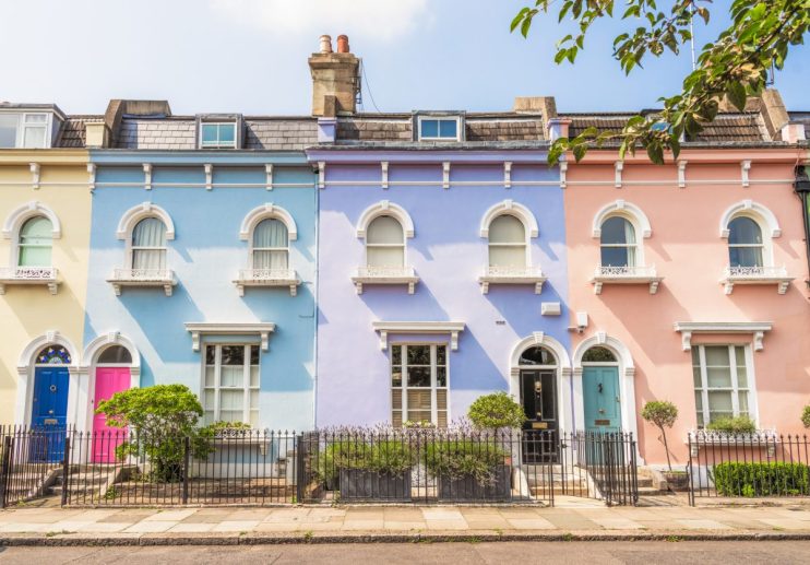 Elegant Victorian house in Notting Hill with colorful facade and lush garden, representing iconic London architecture
