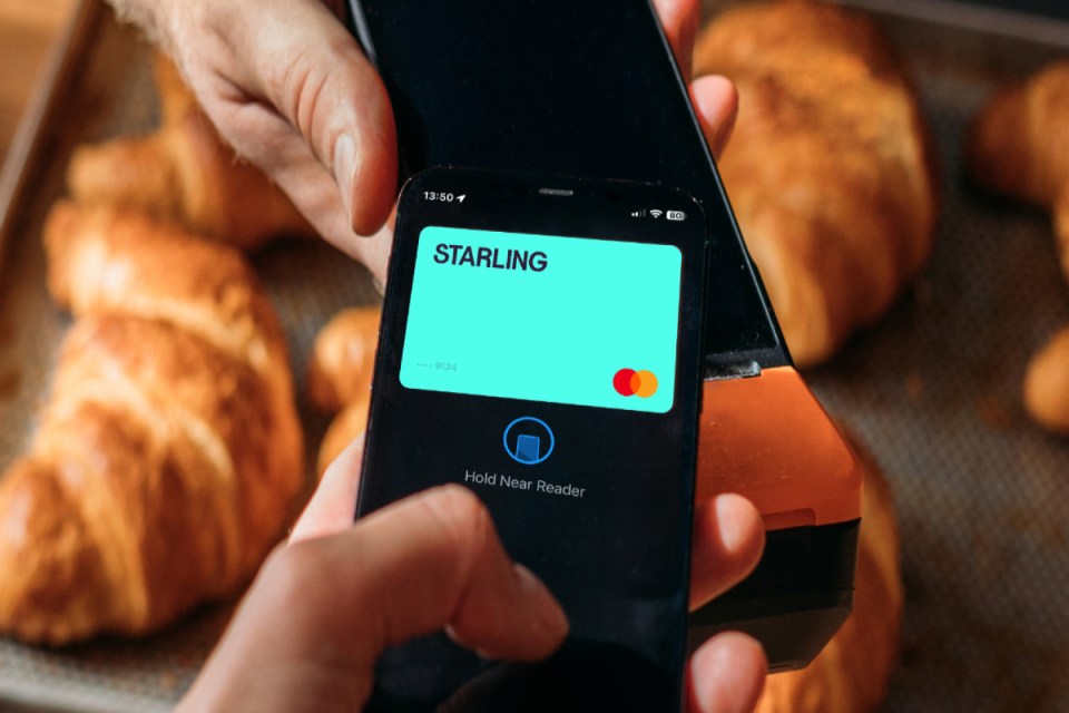 Starling Bank integrates Apple Pay 2022, showcasing digital banking innovation and seamless mobile payment solutions
