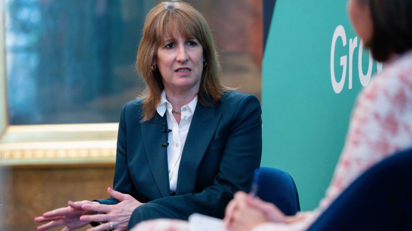 Rachel Reeves speaking at an IOD event.