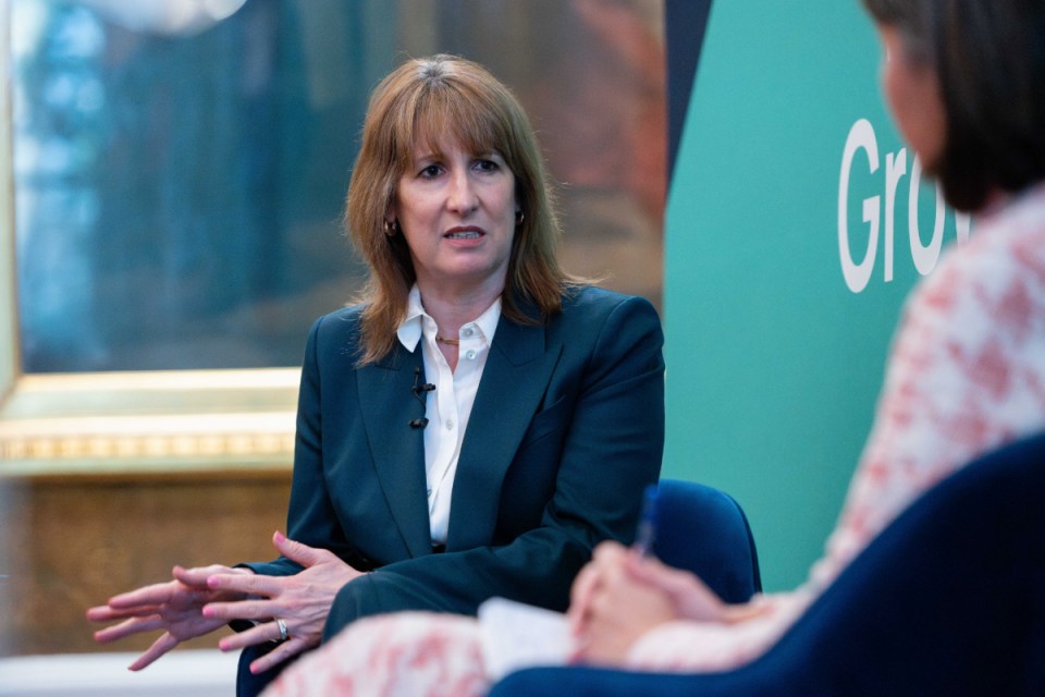 Rachel Reeves speaking at an IOD event.