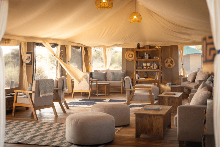 Tanzania hot air balloon safari over Serengeti, showcasing vibrant balloons and stunning savannah landscape at sunrise.