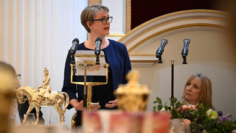 Lady mayor and foreign secretary engage in a diplomatic discussion at a formal event, showcasing international collaboration.