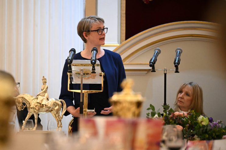Lady mayor and foreign secretary engage in a diplomatic discussion at a formal event, showcasing international collaboration.