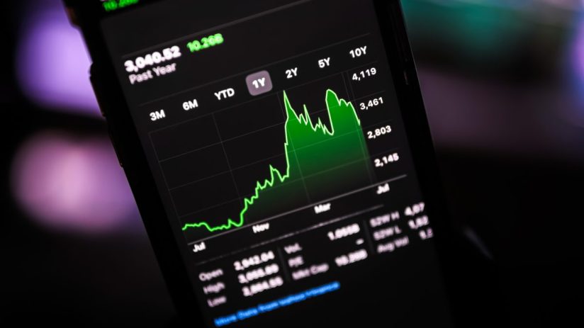 Graph showing fluctuating stock prices with green and red arrows indicating market trends on financial news website
