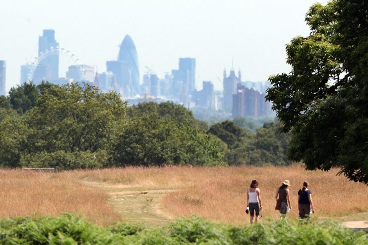 Stunning panoramic view of Londons iconic skyline featuring the Thames River and historical landmarks at sunset