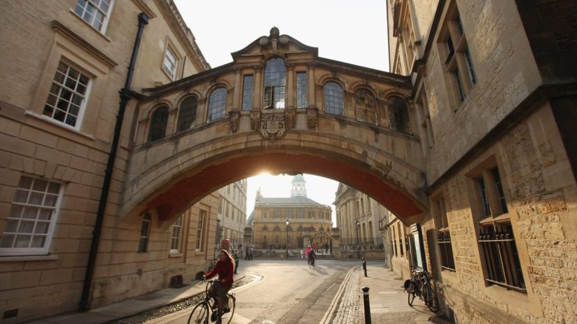 Oxford cityscape featuring historic architecture under clear skies, highlighting iconic landmarks and vibrant autumn foliage