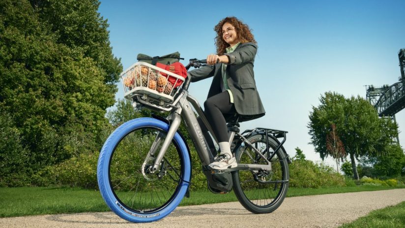 Swapfiets PowerPlus electric bike in urban setting, showcasing sleek design and modern features for sustainable commuting