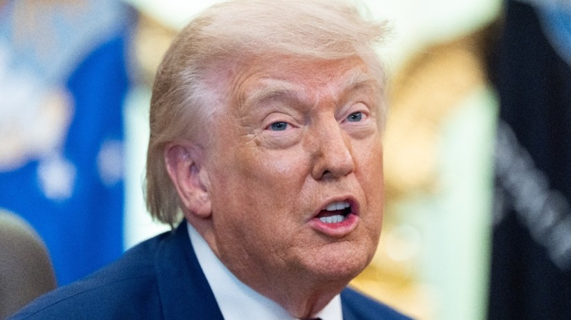 Breaking news generic image with a blank title and content placeholder, set in a professional news/business website layout