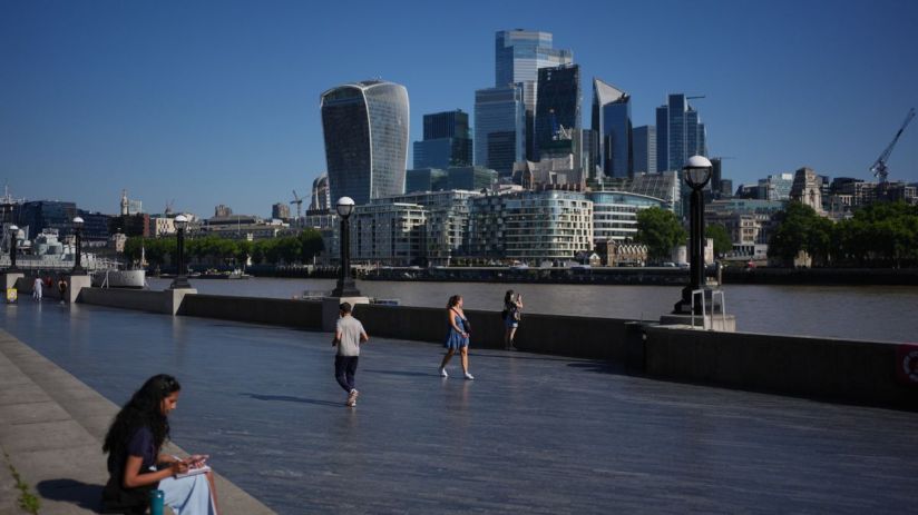 Scorching cityscape under intense heatwave with people seeking shade and hydration in bustling urban environment