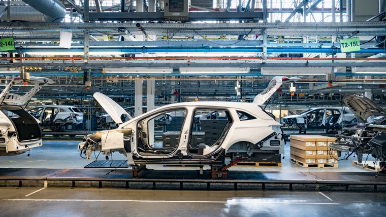 UK eases EV sales targets after industry pushback