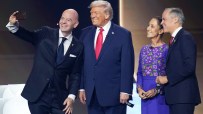 Gianni Infantino takes a selfie with Donald Trump, Claudia Sheinbaum, and a man in a suit.