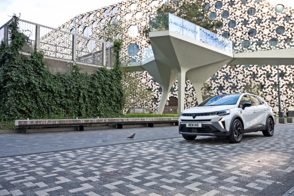 Renault Symbioz concept car showcasing futuristic design and innovation in automotive technology.
