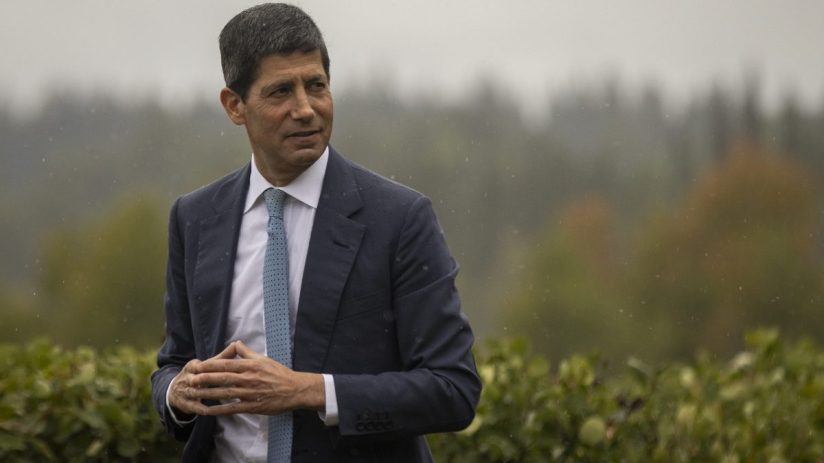 Kevin Warsh, former Federal Reserve Governor, in a suit and tie at Jackson Hole conference