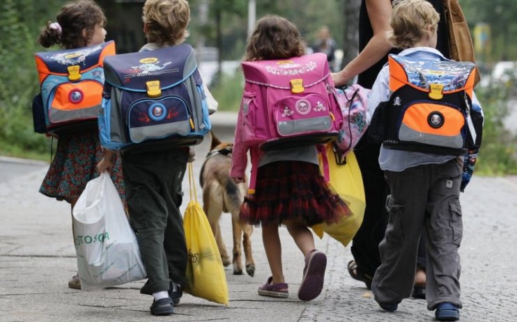 School governors have called on the government to drop its plans for all primary school children to return to school before the summer holidays, a day before some pupils are due to return.