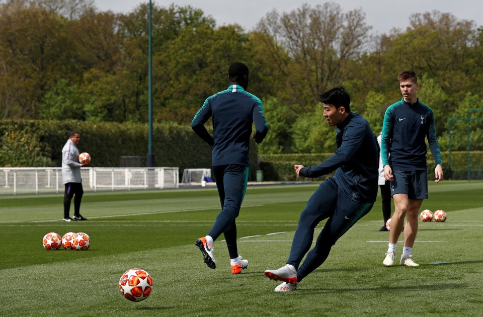 FBL-EUR-C1-TOTTENHAM-TRAINING